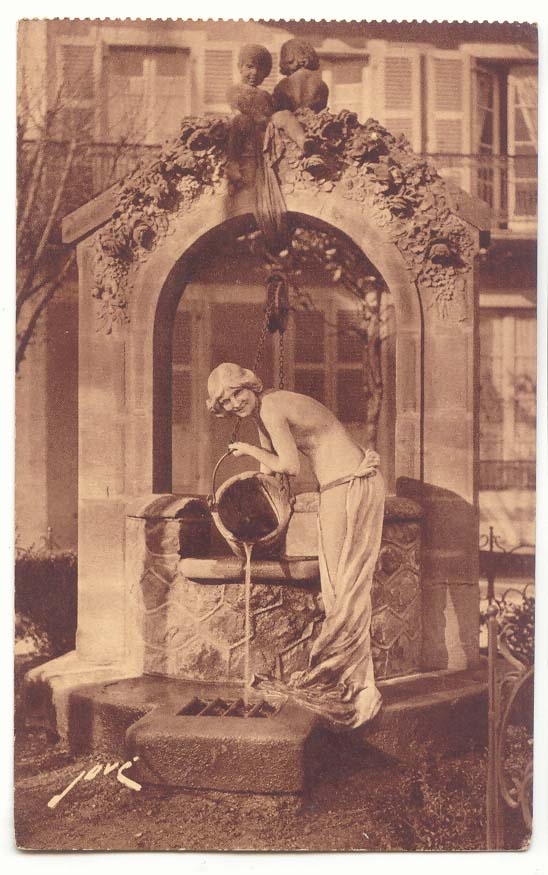 Pau CPA La femme au puits (oeuvre de M Gabard statuaire