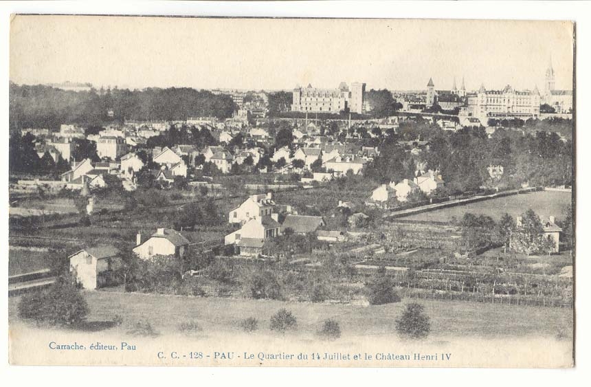 Pau CPA Le quartier du 14 juillet et le chateau Henri IV