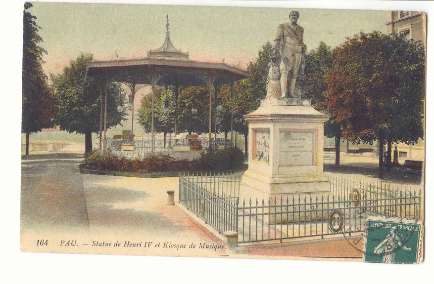 Pau CPA Statue de Henri IV et kiosque de musique