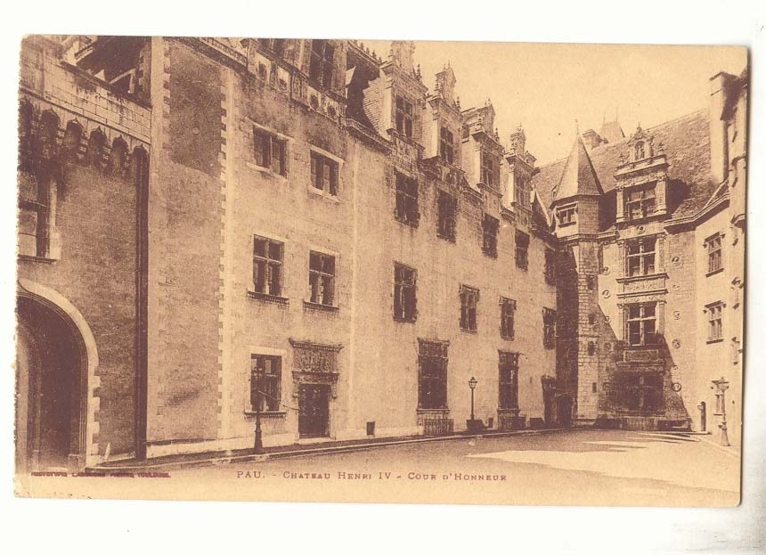 Pau CPA Le chateau Henri IV Cour d'honneur