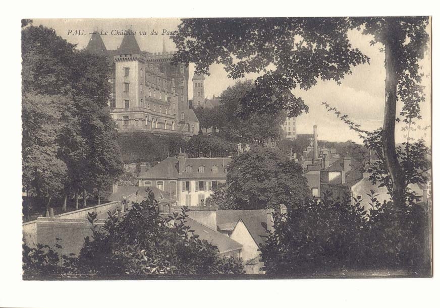 Pau CPA Le chateau vu du parc