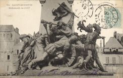 CPA Saint Quentin Monument de 1557 Bas Relief de Gauche 