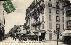 CPA Vichy l'Hotel du Globe et la rue de Paris 
