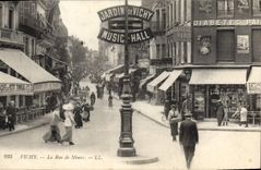CPA Vichy la Rue de Nimes 