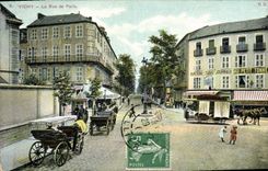 CPA Vichy La Rue de Paris 