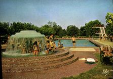 CPA Vichy Allier La Fontaine et l'ensemble de la Piscine du Sporting 
