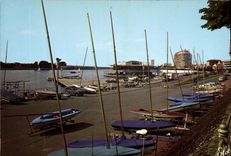 CPA Vichy Le Lac avec la Rotonde et les nouveaux immeubles 