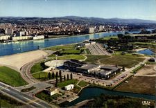 CPA Vichy Allier Station ideale Sante Vacances Vue aerienne sur la Maison des Jeunes le Theatre de v