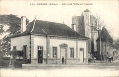 CPA Huriel Allier Hotel de Ville et Donjon 