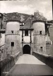 CPA Entrevaux B A Porte et pont levis commandant l'entree de la villa au fond la Citadelle fortifiee