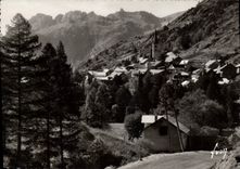 CPA Le Queyras Aiguilles Htes Alpes Vue generale et vallee du Guil 