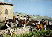 CPA Folklore de la Vallee du Rhone Groupe Empi et Rioume 