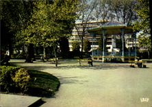 CPA Charleville Mezieres Le Jardin et le Kiosque de la Gare 