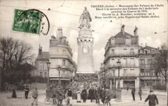 CPA Troyes Aube Monument des Enfants de l'Aube 