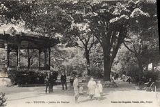 CPA Troyes Jardin du Rocher 