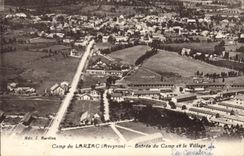 CPA Camp du Larzac Aveyron Entree de Camp et le Village 
