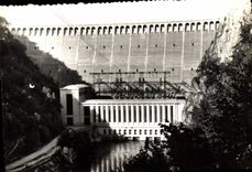 CPA L'Auvergne Barrage de Sarrans La Centrale 