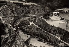 CPA Vue aerienne du Viaduc de Garabit au dessus de la Truyere 