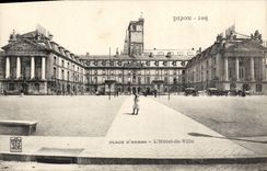 CPA DIJON place d'armes Hôtel de Ville