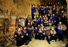 CPSM groupe folklorique les gais Creusois en Marche AJAIN