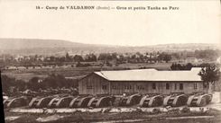 CPA Camp De Valdahon Gros Et Petits Tanks Au parc
