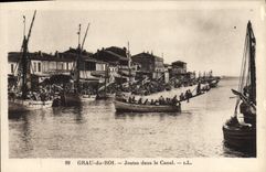 CPA Le Grau Du Roi Joutes Dans Le Canal