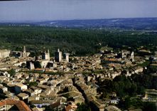 CPSM Uzes Premier Duche De France