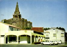CPSM Vias Sur Mer La Poste Et I'Eglise