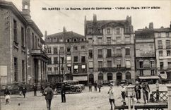 CPA NANTES La Bourse Place du Commerce L'Hotel du Phare