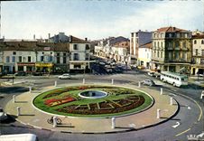 CPSM Agen Le Rond Point De La Place du Pin