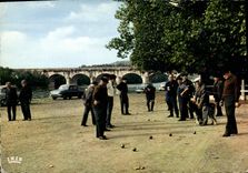 CPSM Agen Sur Les Bords De La Garonne La Partie de pétanque