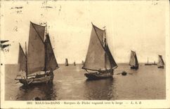 CPA Malo Les Bains Barques De Peche Voguant