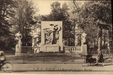 CPA Douai Le Monument Aux Morts
