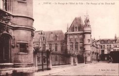CPA Douai Le Passage De I'Hotel De Ville