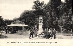 CPA Beauvais Le Square De La Gare La Fontaine Et Le Kiosque