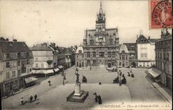 CPA Compiegne Place De I'Hotel De Ville