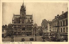 CPA Compiegne Place De I'Hotel De Ville
