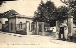 CPA Compiegne Caserne De Cavalerie