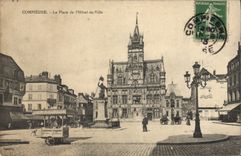 CPA Compiegne La Place De I'Hotel De Ville