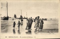 CPA Berck Plage En Attendant Le Batieux