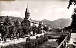 CPA La Bourboule L'Eglise Et Le Pont