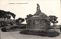 CPA Biarritz Le Monument Aux Morts