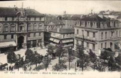 CPA Pau La Place Royale Hotel De Ville Et Cercle Anglais
