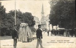 CPA Aix Les Bains Les Porteurs Place Des Thermes