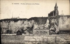 CPA Dieppe Pavillon De Secours Et Les Falaises