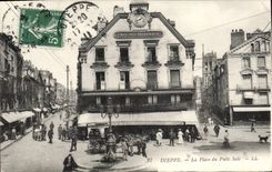 CPA Dieppe La Place Du Puits Salé café des tribunaux