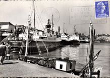 CPSM Dieppe Le Port bateau Arromanches