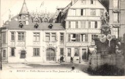 CPA Rouen Vieilles Maisons Sur La Place Jeanne d'Arc