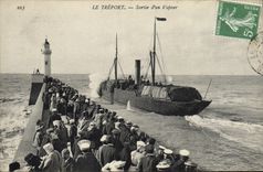CPA Le Treport Sortie D'Un Vapeur