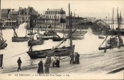 CPA Le Treport Le Bassin Par Gros Temps